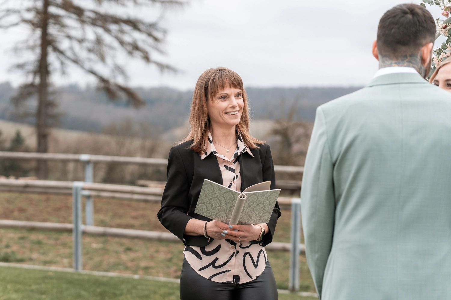 Freiberufliche Trauerrednerin  – Hochzeitsreden